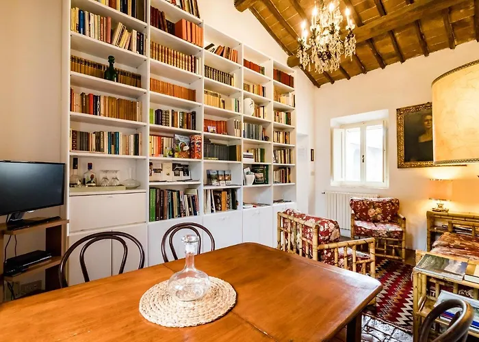 拉洛卡伊亚公寓 *